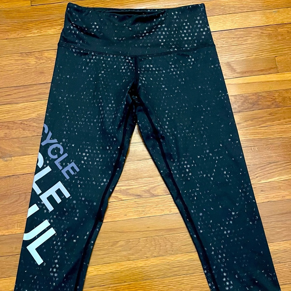 Soulcycle distressed wheel cropped athletic black 100% Yolon leggings, size XS